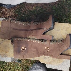 Army green boots. Zip side. Never worn